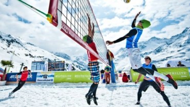 Снежный волейбол в горах Сочи