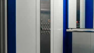 В 99 многоквартирных домах Краснодара заменили 324 лифта
