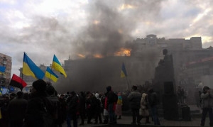 В Харькове Майдан закидали петардами