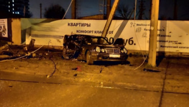 В Краснодаре лихач на Мерседесе сбил опору ЛЭП и обесточил поселок Российский