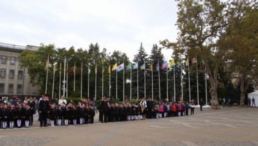 336 юных краснодарцев посвятили в казачата в день рождения города