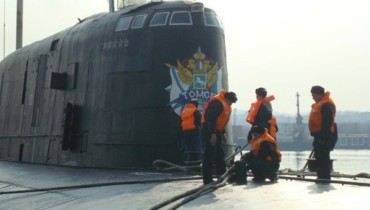 МЧС тушит пожар на атомной подлодке в Приморье