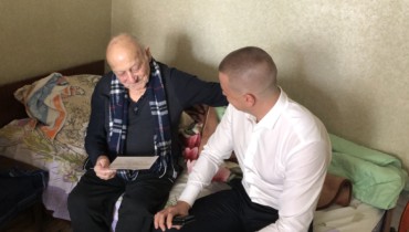 Помогая ветеранам, мы чтим память всех, кто отдал жизнь ради нашего будущего.