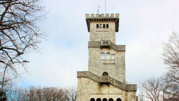 Смотровую башню на горе Ахун закрыли для туристов  в Сочи