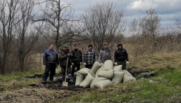 Субботник в поселке Лазурном.