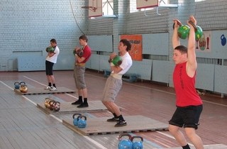 За медали поспорят гиревики