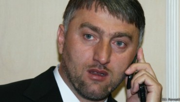 Драку депутатов-единоросов в Думе остановил золотой пистолет