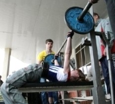 За медали поборются тяжелоатлеты