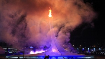В Сочи огонь Олимпиады зажгли Ирина Роднина и Владислав Третьяк