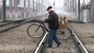 Городские власти должны обеспечить безопасность железнодорожных переходов