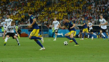 Немцы ломят, гнутся Шведы…