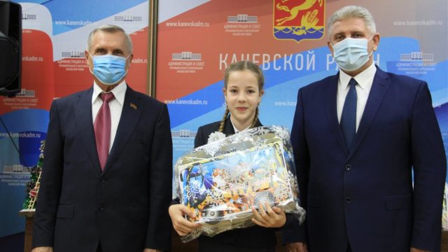 Депутаты ЗСК поздравили с Новым годом юных кубанцев, проявивших себя в учебе и спорте