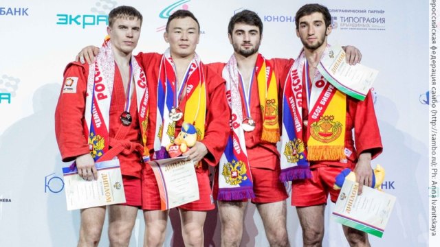 На Кубани самбо занимаются более трехсот тысяч подростков