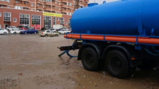 В Краснодаре 16 машин откачивают дождевую воду на 13 улицах
