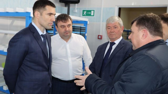 Глава краевого Минспорта Серафим Тимченко оценил спортивную инфраструктуру Калининского района