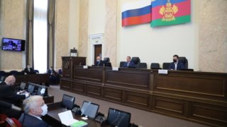 Юрий Бурлачко акцентировал внимание на законопроекте по защите интересов родителей, воспитывающих детей в неполных семьях