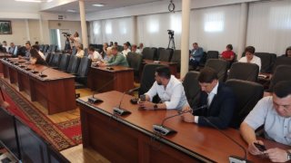 Готовь сани летом