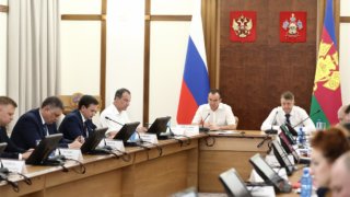 Председатель Кубанского парламента Юрий Бурлачко принял участие в совещании по вопросам безопасности во время выборов и в течение учебного года