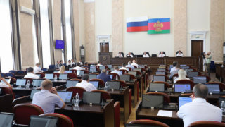 В краевом Заксобрании прошла 75-я, внеочередная сессия под председательством Юрия Бурлачко