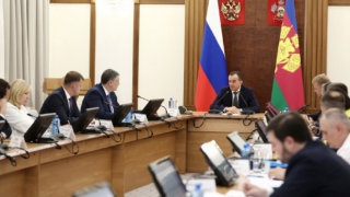 Антикризисный план и социально-экономическое развитие региона обсудили в краевой администрации