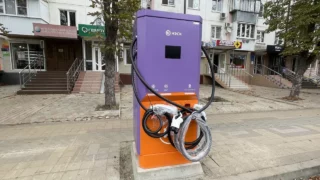 Открытие 24 зарядных станций для электрокаров обсудили в краснодарской мэрии