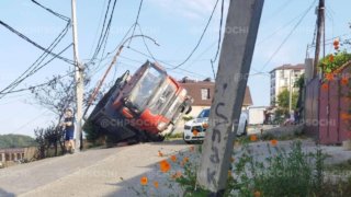 В Сочи ДТП с грузовиком оставило целую улицу без света