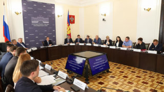 Глава краевого парламента Юрий Бурлачко провел заседание трех комитетов