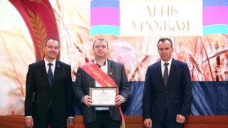 Глава Кубани Вениамин Кондратьев поздравил аграриев края с достойным урожаем