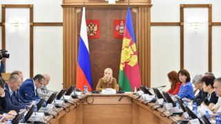 Долги по оплате труда в регионе обсудили на заседании трехсторонней комиссии при участии замглавы региона Анны Миньковой