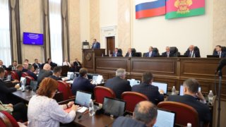 В краевом парламенте прошла вторая, внеочередная сессия