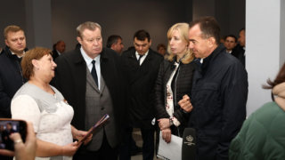 Пункт временного размещения в Анапе посетили Вениамин Кондратьев и Владимир Устинов