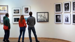 В Краснодарском краевом выставочном зале изобразительных искусств можно увидеть две выставки