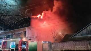 В Краснодаре потушили пожар в хостеле рядом с ТЦ «Сити-центр»