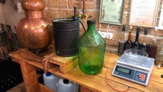 В Краснодаре полиция накрыла нелегальных производителей спиртного