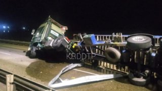 В Динском районе большегруз врезался в иномарку: пострадали женщина и ребенок