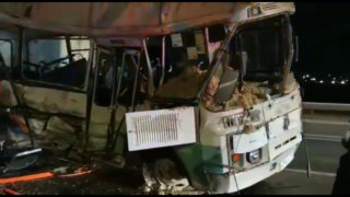 В Армавире столкнулись «КАМАЗ» и автобус