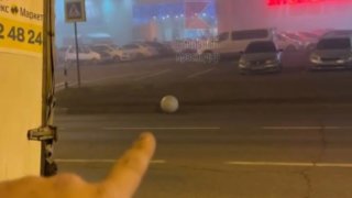 В Краснодаре подростки столкнули с постамента бетонный шар, чуть не спровоцировавший ДТП