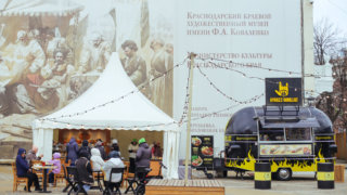 На Пушкинской площади начал свою работу масленичный базар