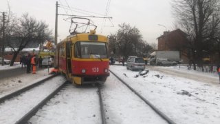 В Краснодаре во время ДТП трамвай сошёл с рельсов