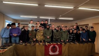 При поддержке депутата Гордумы Андрея Арендаренко прошла выставка современного оружия. 