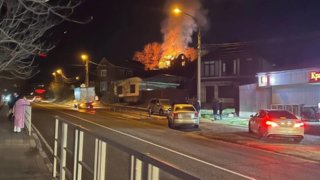 В Туапсе на территории частного дома произошёл пожар