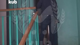 В пострадавшем от взрыва доме коммунальщики взломали дверь в жилую квартиру, перепутав её с выходом на чердак 