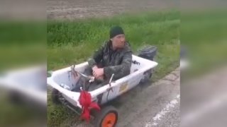 На Кубани задержали пьяного водителя в ванне с мотором