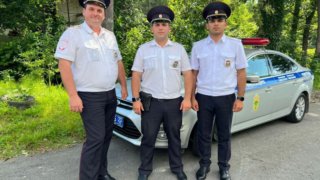 В Сочи сотрудники полиции отговорили мужчину от прыжка с моста