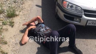 В Сочи был задержан мужчина, бросавшийся на проезжающие автомобили