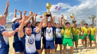 Бронзово-золотой песок крымских пляжей — для кубанских регбистов