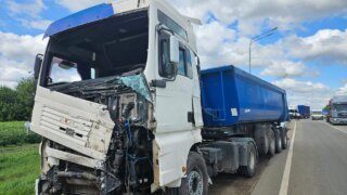 В Краснодаре столкнулись две фуры