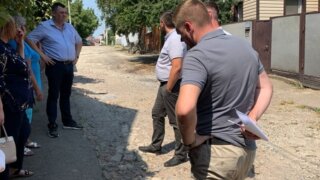 Депутат Гордумы Краснодара Дмитрий Оберемченко провёл рабочую встречу на месте ремонта дорог