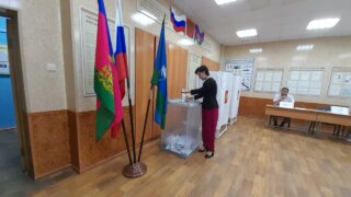 Депутат ЗСК Татьяна Очкаласова проголосовала на выборах депутатов районного Совета в Кавказском районе