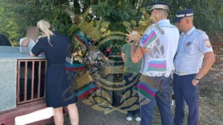 Мать-водитель на Кубани пересадила своих детей в прицеп за плохое поведение